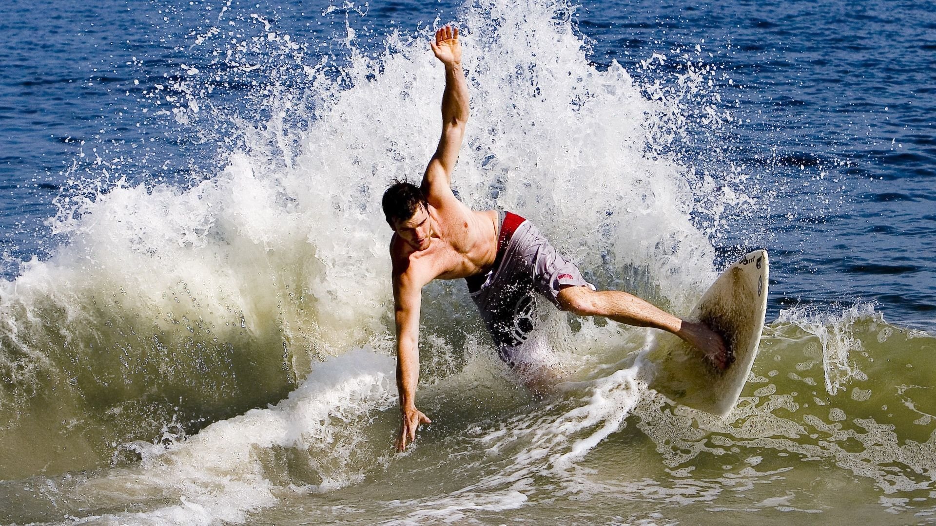 开云体育登入-勒沃库森边中结合打出犀利进攻，勒沃库森比赛视频聚胜顽球汇